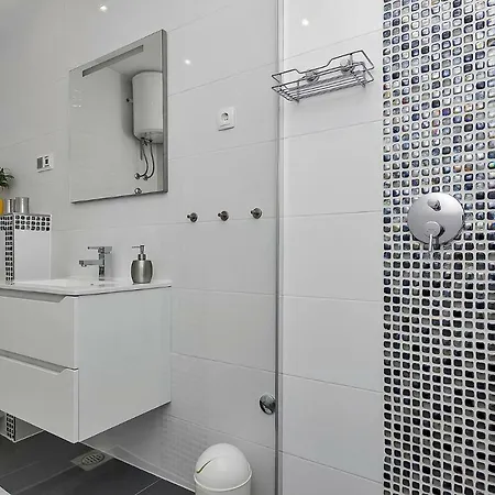 Sukara * מאקרסקה