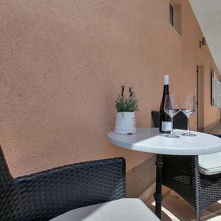 Sukara * מאקרסקה