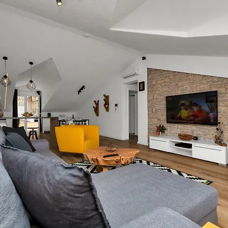 Sukara * מאקרסקה